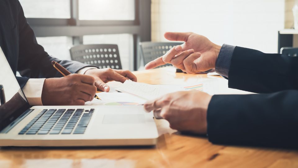 スペインでの会社設立契約